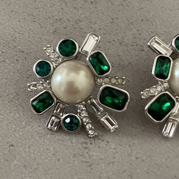 Brooks Brothers Deco Green Clear Czech Crystals Faux Pearl Pierced Earrings $88 - Picture 3 of 6